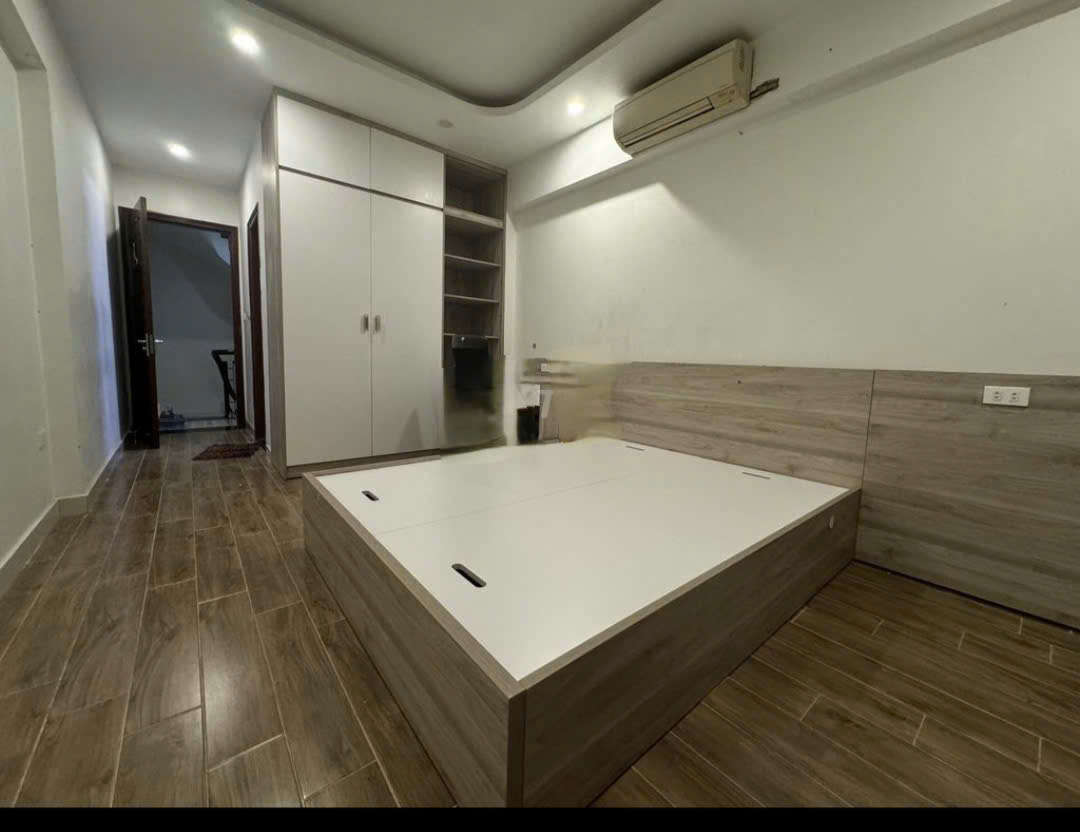 Cho thuê nhà ngõ Hồng Mai 32m² x 5 tầng 3 phòng ngủ, 4 vệ sinh 12 triệu