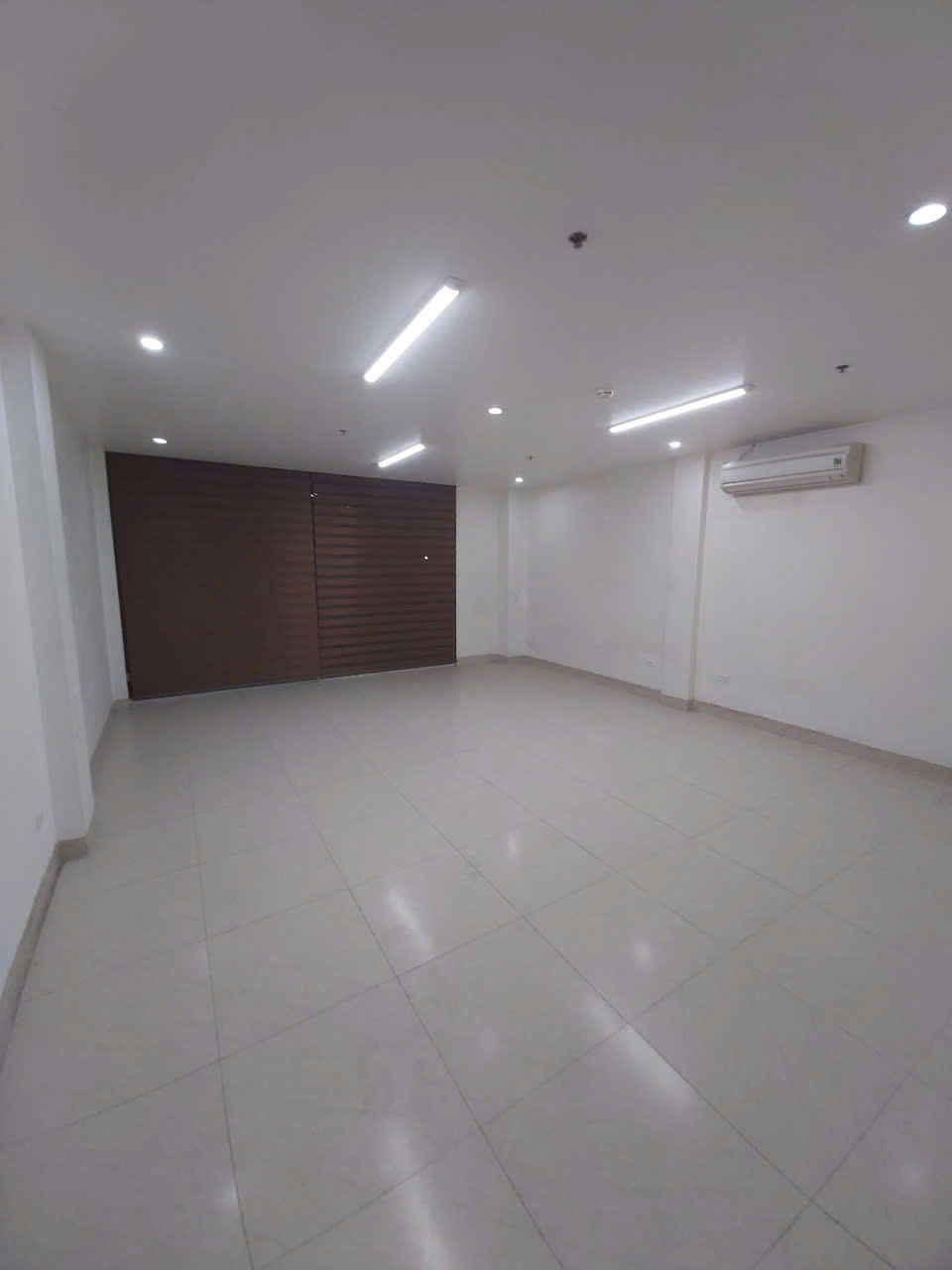 Nhà đẹp MP NgôXuân Quảng, Gia Lâm.HN.6 tầng thang máy, Nhỉnh 2x tỷ, kinh doanh mọi loại hình(29/9)