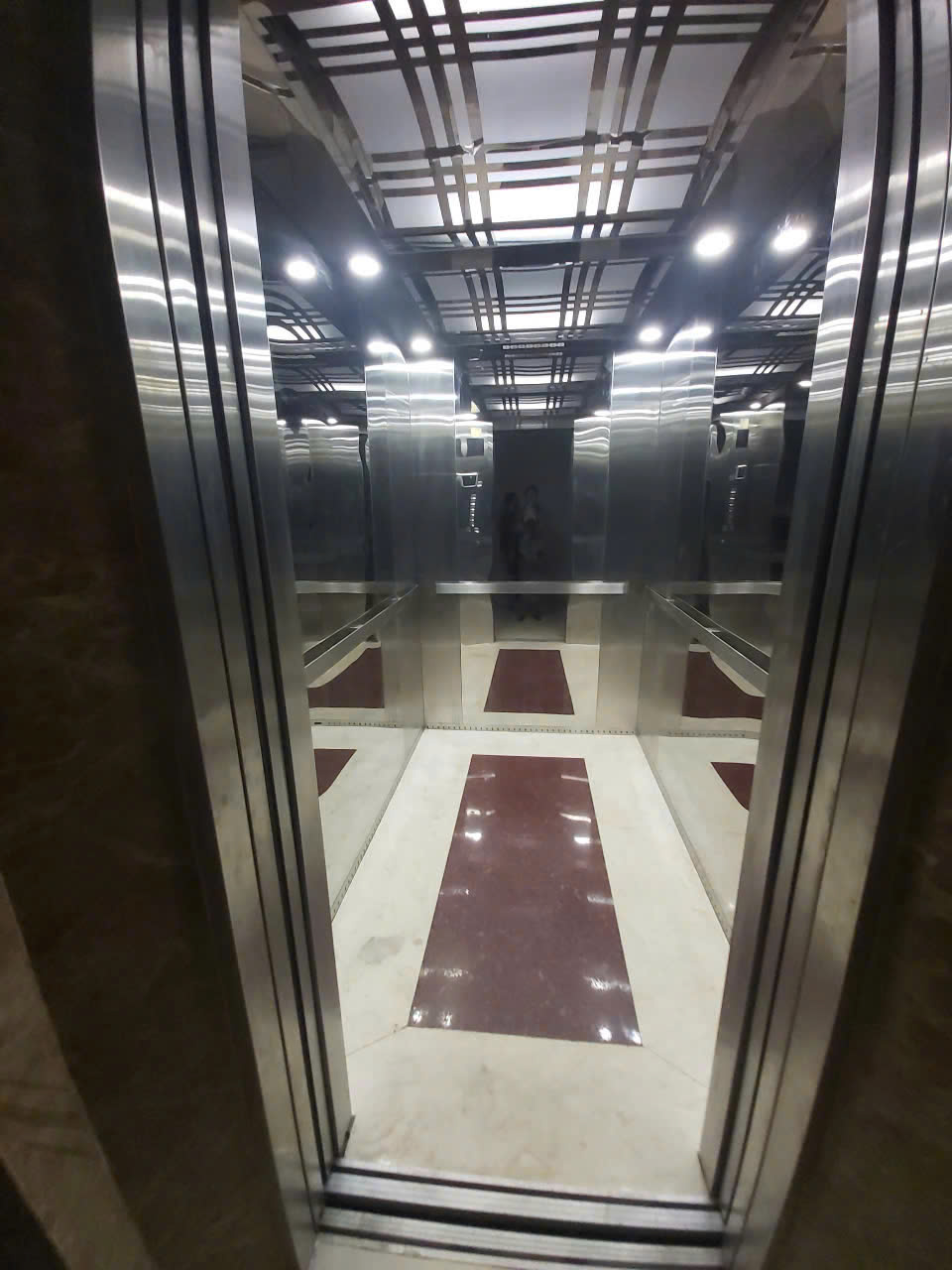 Nhà đẹp MP NgôXuân Quảng, Gia Lâm.HN.6 tầng thang máy, Nhỉnh 2x tỷ, kinh doanh mọi loại hình(29/9)