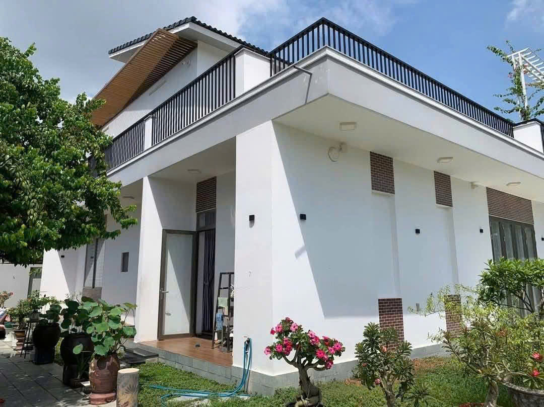 TIỀN NHANH CÓ LỢI THẾ! BÁN GẤP BIỆT THỰ GÓC 2 MẶT TIỀN SIÊU ĐẸP – TTT HÓC MÔN