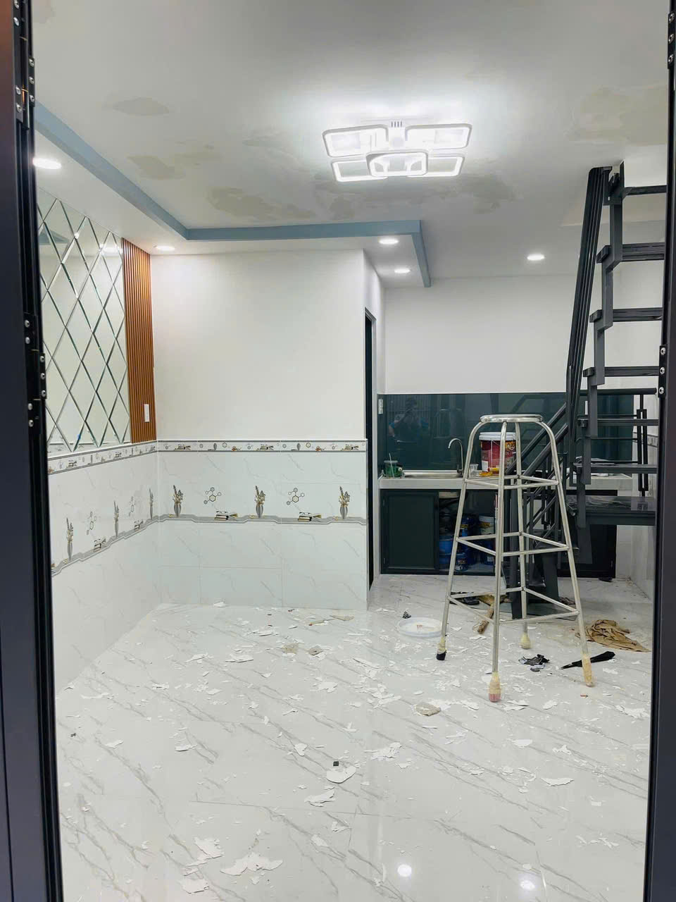 NHÀ MỚI XÂY DIỆN TÍCH SD 39.5 M2 Q4 HƠN 2 TỶ XÍU