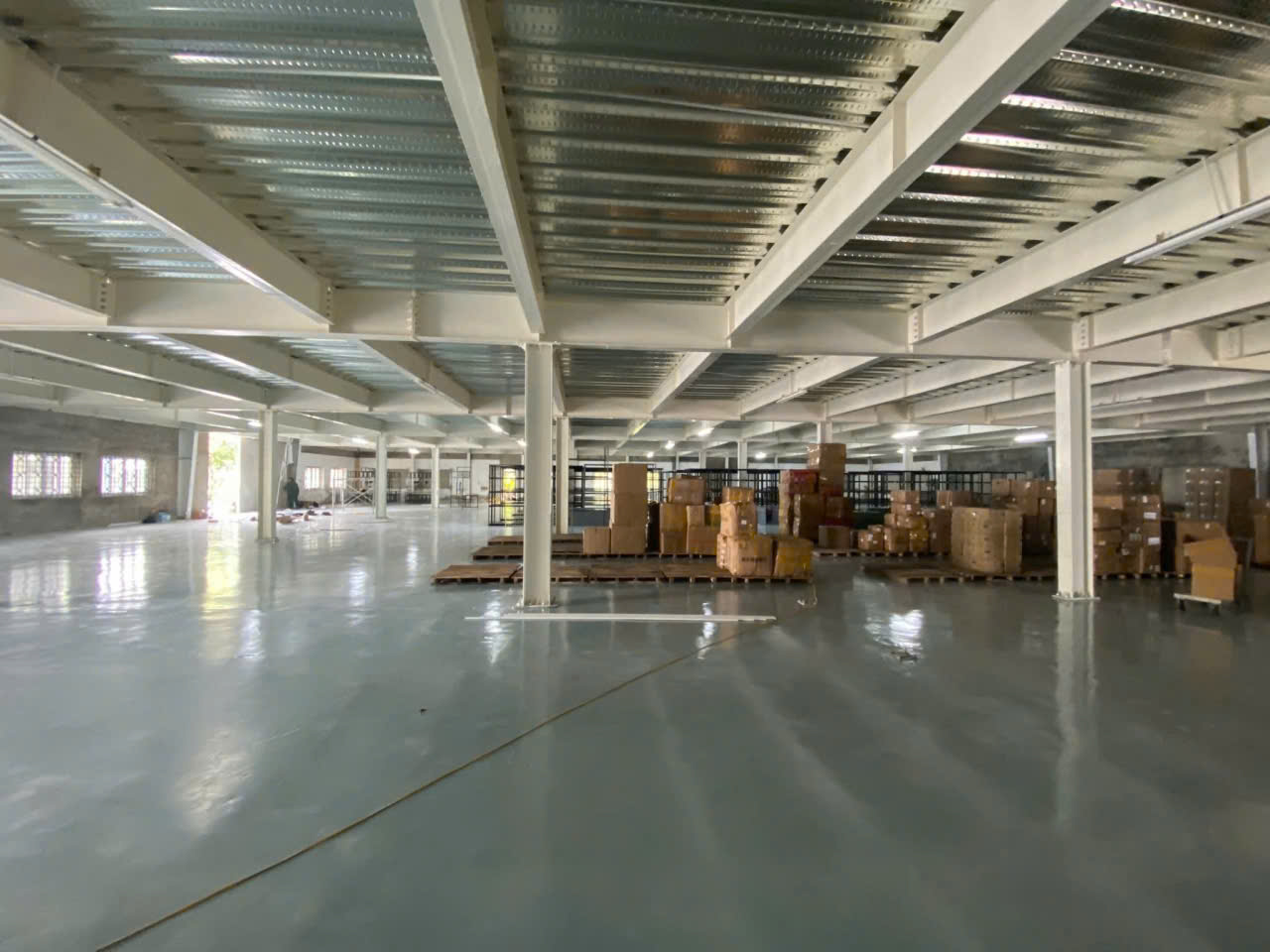 cho thuê kho xưởng tại KCN Yên Nghĩa , Hà Đông , Hà Nội. Diện tích 1000m×2 tầng nền Epoxy bảo vệ xuất vat pccc đầy đủ