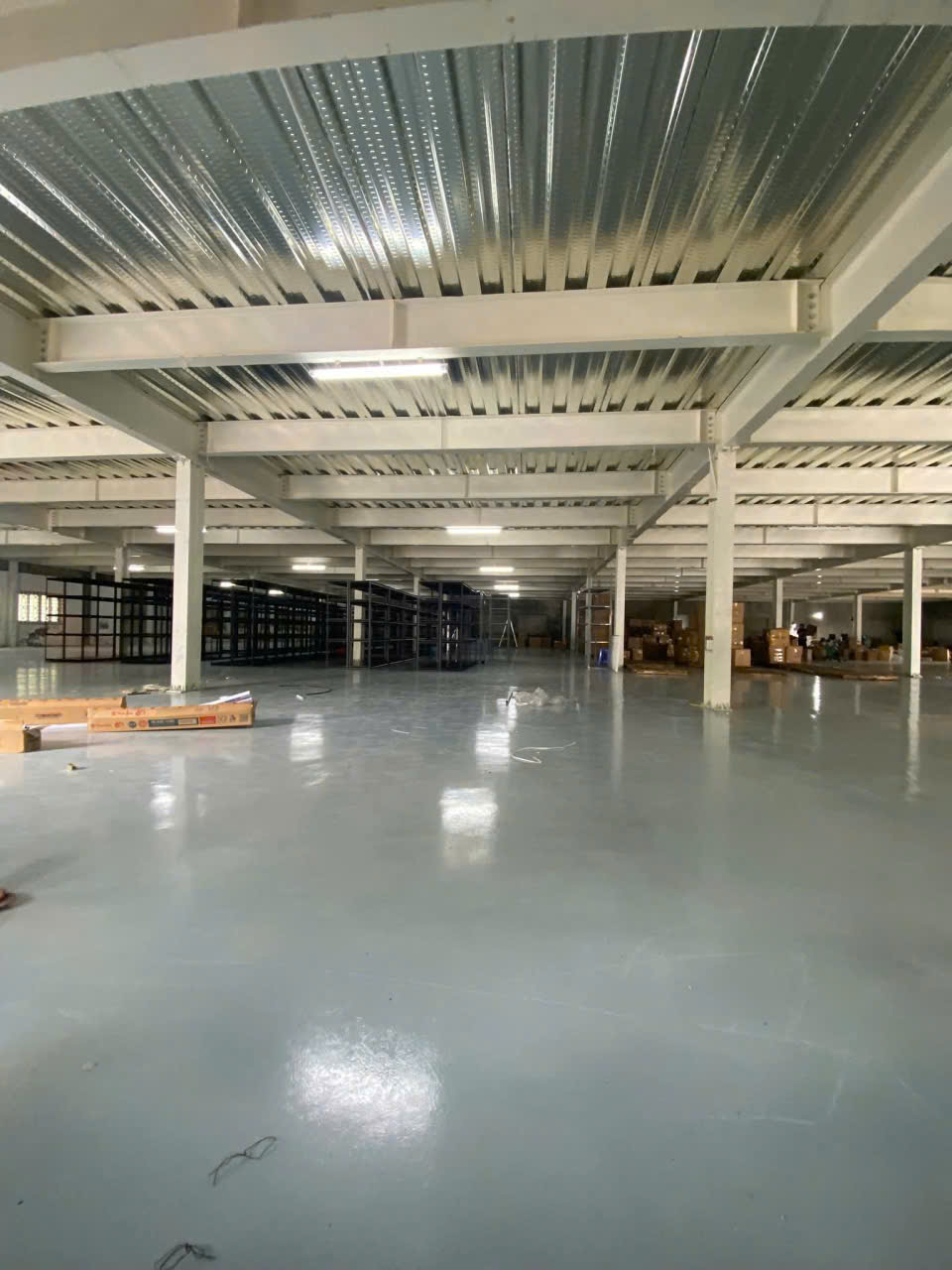 cho thuê kho xưởng tại KCN Yên Nghĩa , Hà Đông , Hà Nội. Diện tích 1000m×2 tầng nền Epoxy bảo vệ xuất vat pccc đầy đủ