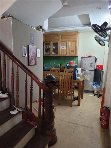 Bán Nhà Lạc Long Quân, 40m, 6 tầng, phân lô xây chắc chắn! 9 ngủ, đường trước nhà 6m!