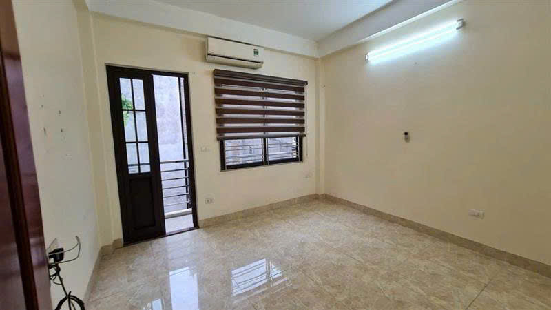 Bán Nhà Lạc Long Quân, 40m, 6 tầng, phân lô xây chắc chắn! 9 ngủ, đường trước nhà 6m!