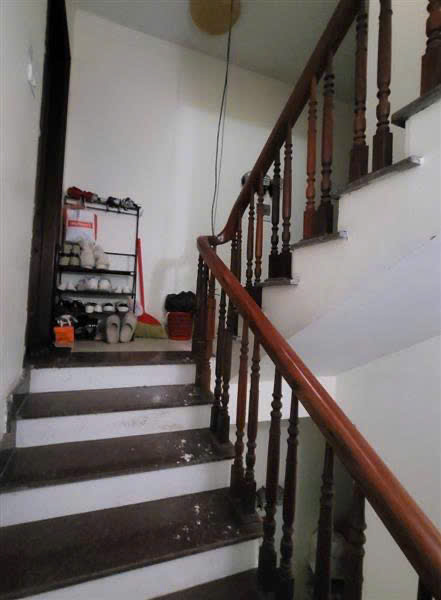 Bán Nhà Lạc Long Quân, 40m, 6 tầng, phân lô xây chắc chắn! 9 ngủ, đường trước nhà 6m!