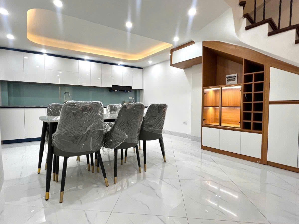 CHO THUÊ NHÀ 6 TẦNG MỚI XÂY – NGỌC THỤY, LONG BIÊN