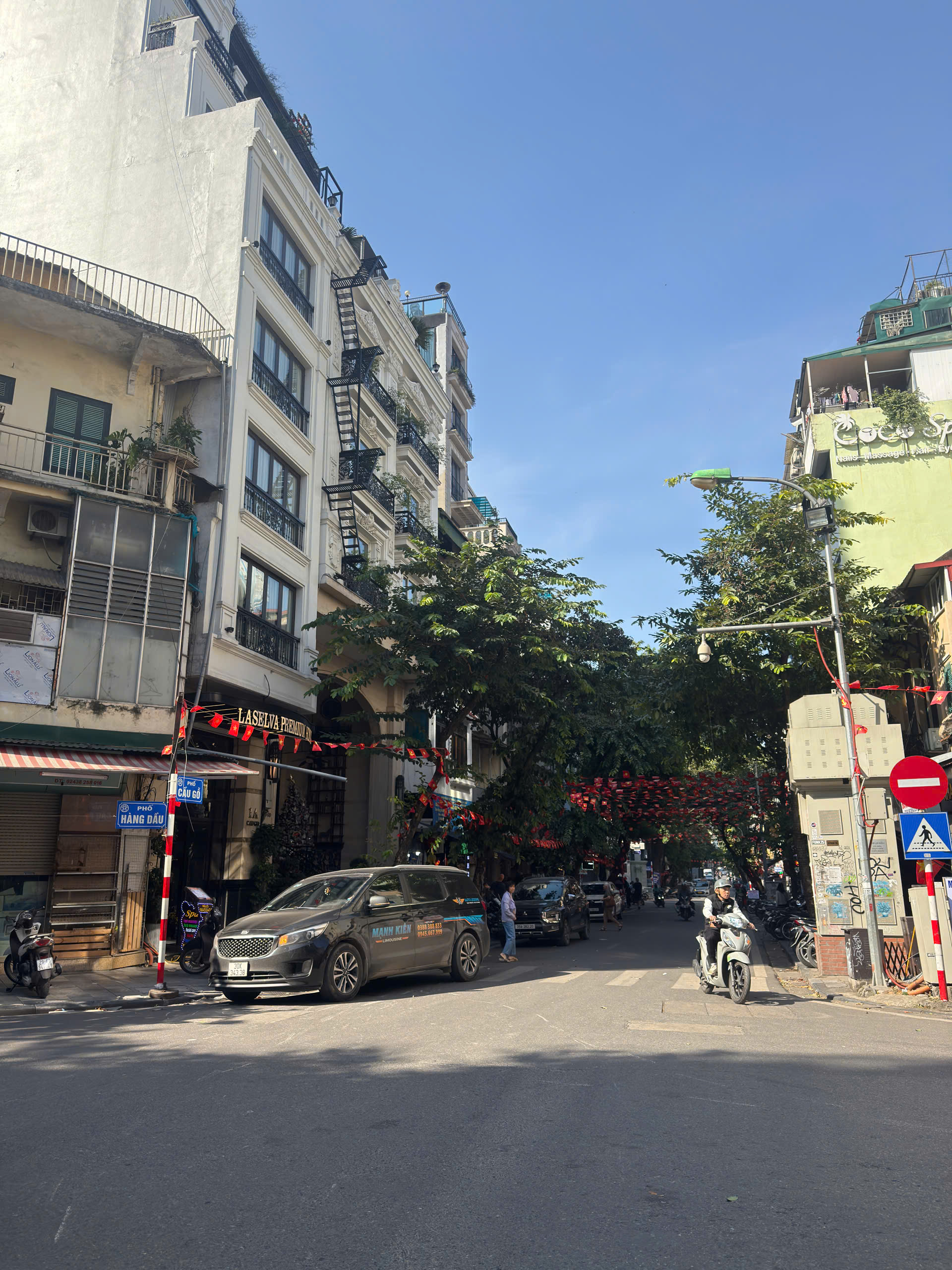 Bán nhà phố Nguyễn Cao trung tâm Thành Phố Hà Nội ô tô của 6 phòng ngủ