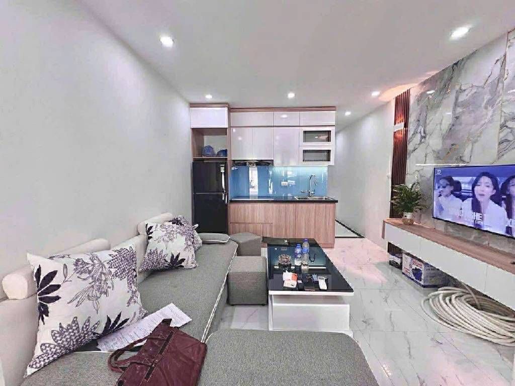 bán tập thể tầng 1 mai dịch cầu giấy DT 48/60m giá 5,5 tỷ-ô tô tránh đỗ cửa,cách phố 20m