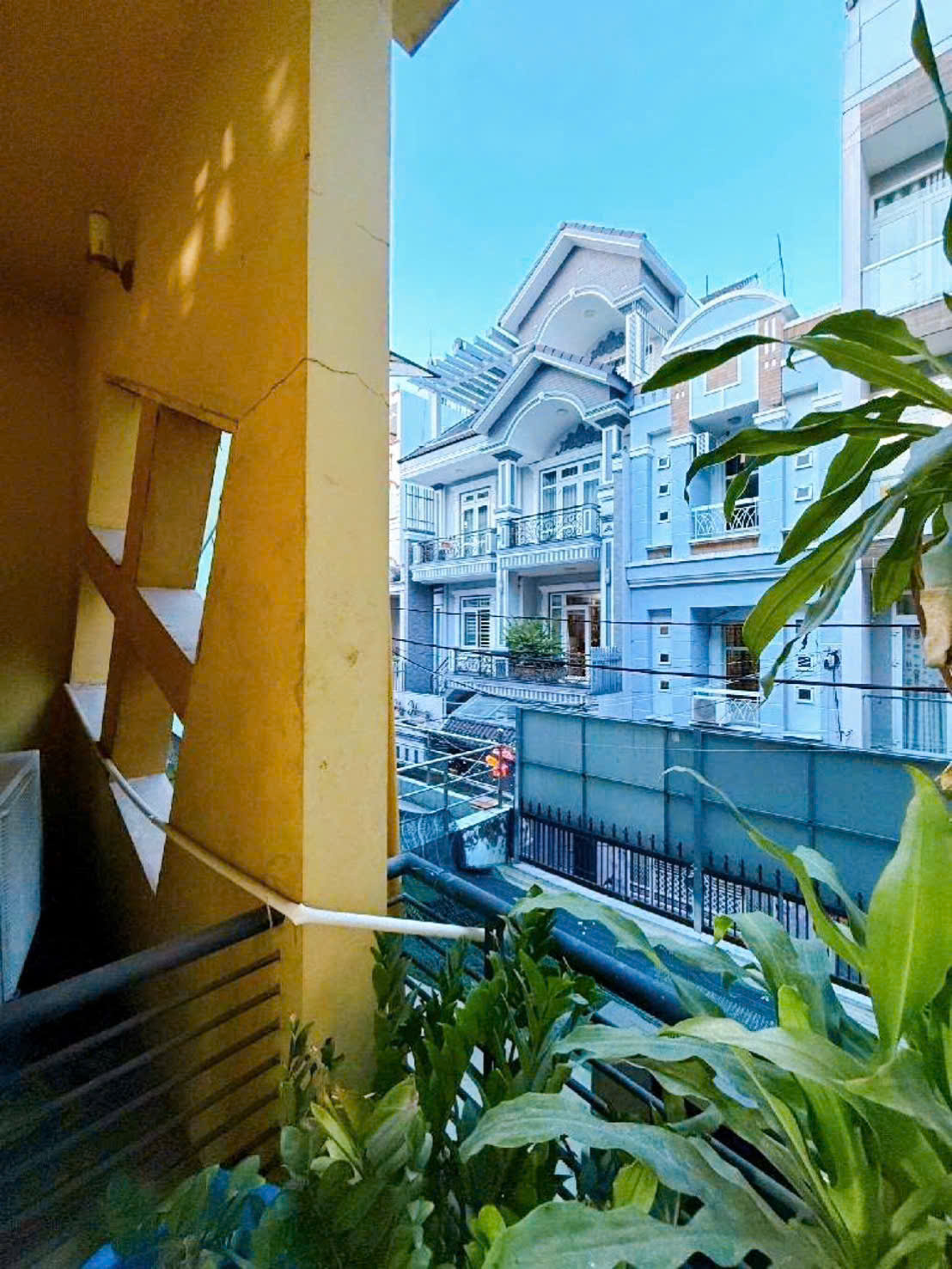 Nhà đẹp Hẻm Ô tô Cộng Hòa – QUẬN TÂN BÌNH – 4.2 x 20 m – 3 Tầng – 13.7 tỷ