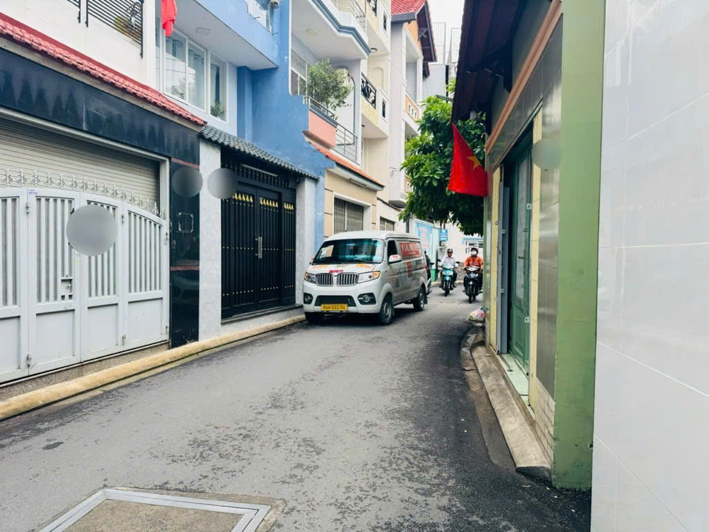 CƠ HỘI HIẾM PHÚ NHUẬN: BÁN NHÀ 4 TẦNG – NGANG KHỦNG 4.7M – HẺM XE TẢI