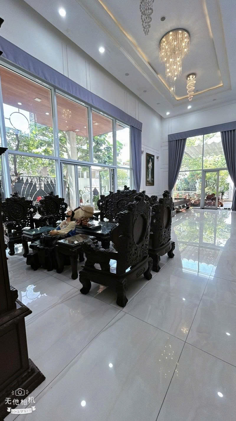 Bán nhà Biệt thự 2 MT Hẻm Cách Mạng Tháng Tám, 18x24m, 6 Tầng – có Hồ Bơi, chỉ 99 tỷ.