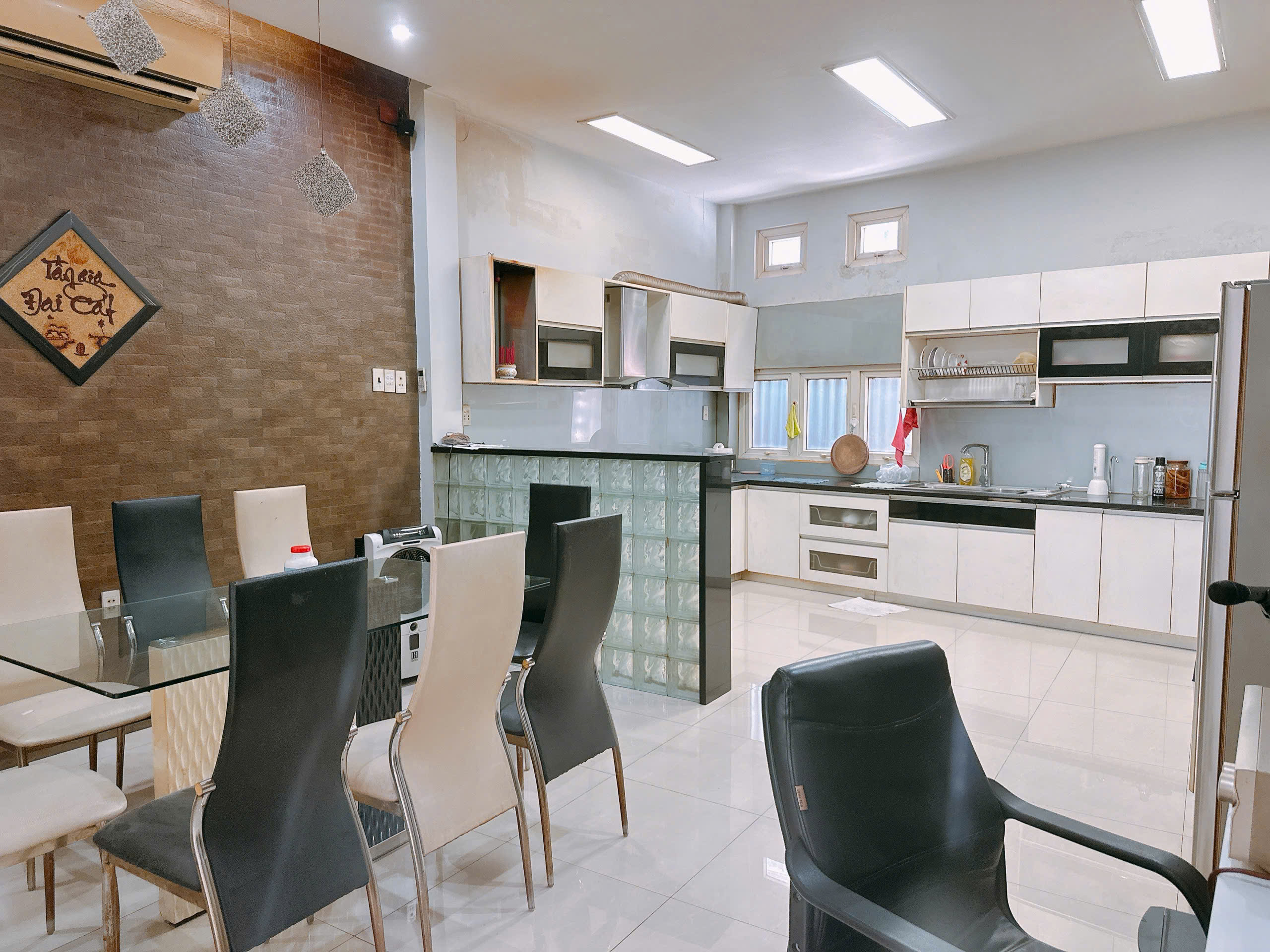 NHÀ CHO THUÊ HẺM CỤT AN NINH – TRỆT + 2 LẦU + SÂN THƯỢNG – NGÔ GIA TỰ, Q10.