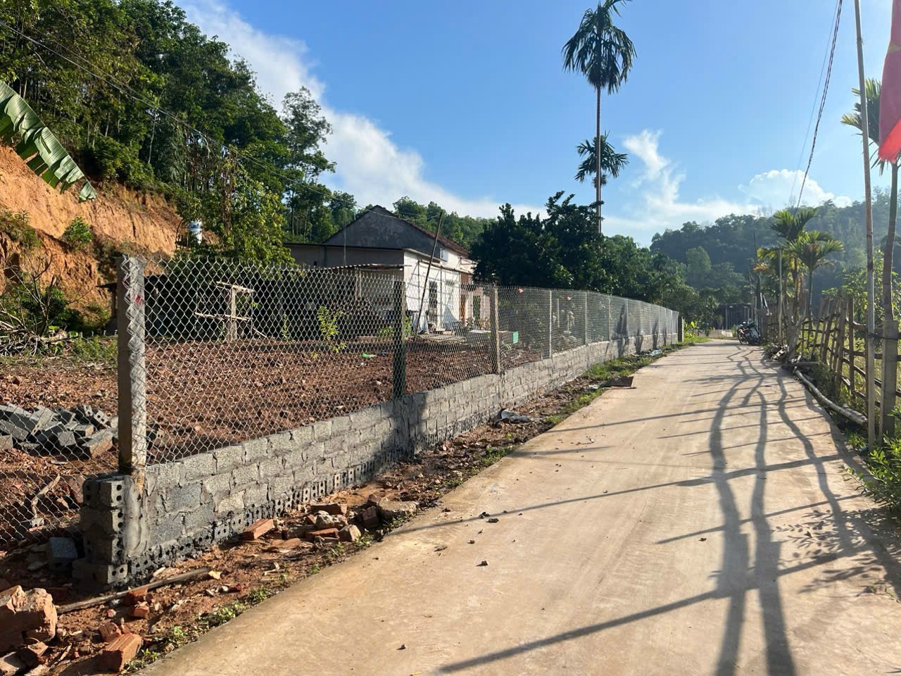 LÔ ĐẤT VỊ TRÍ ĐẸP- GIÁ TỐT chính chủ cần bán nhanh lô đất tiềm năng đầu tư tại xã Ba Vì, Tp Hà Nội